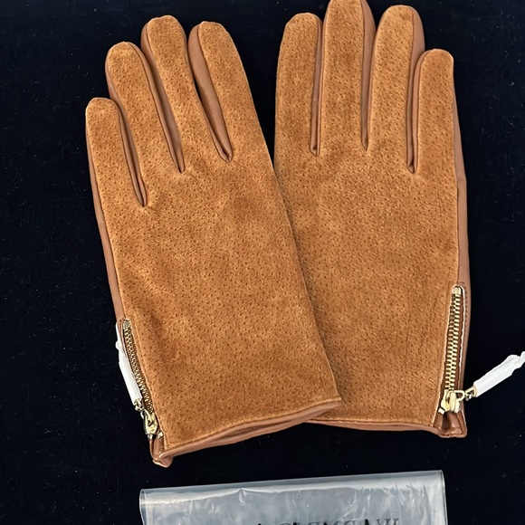 IMAN 100% leather gloves. Size “M” BRAND NEW. Never worn. Side 2 1/2 “ zipper - Picture 2 of 9